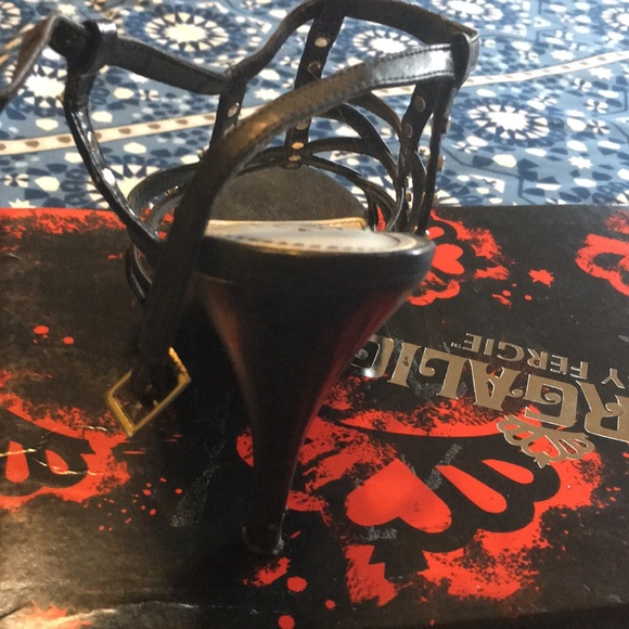 Heels - Picture 4 of 4